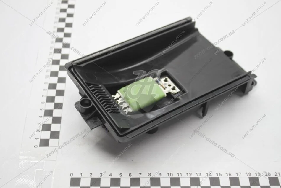 Резистор вентилятора отопителя Audi A3 96-03 /Seat Cordoba 99-02, Ibiza III, Leon /Skoda Octavia /VW Bora, Golf IV, Polo Asam ASAM 77123 (фото 1)