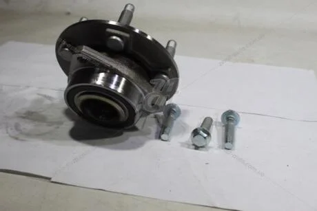 Підшипник маточини колеса (комплект) Opel Insignia A (08-17)/Chevrolet Malibu (12-) (KMR20008) Coram CORAM 'KMR20008