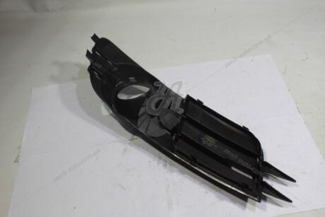 Решітка протитуманної фари права з отвором Audi A6 (04-08) DPA '88071895302