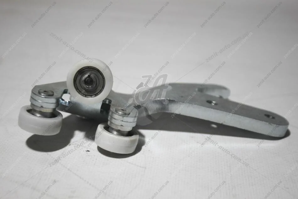 Ролик боковой двери нижний прав с кронштейном Citroen Jumper, Peugeot Boxer, Fiat Ducato (94-02) EXXEL B030.79643 (фото 1)