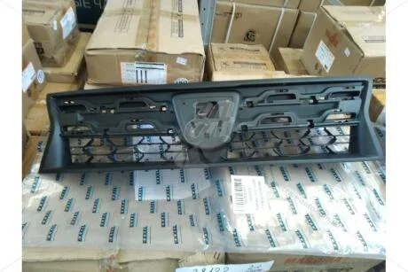 Решітка радіатору DACIA DUSTER EXXEL B030.81677