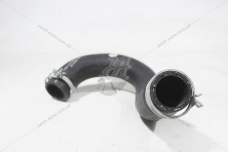 Фото 1 - патрубок радіатора верхній 2,4tdci (-AC) Transit (06-) FORD 1370895 Патрубок радіатора верхній 2,4tdci (-AC) Transit (06-) FORD 1370895 (фото 1)