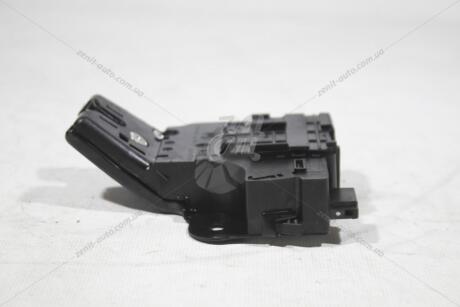 Замок кришки багажника Cruze/Malibu/R4 GM 13513995