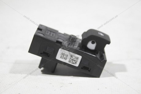Блок кнопок стеклоподъемника Aveo T300/R4 зад (1 кнопка) GM 95188249 (фото 1)