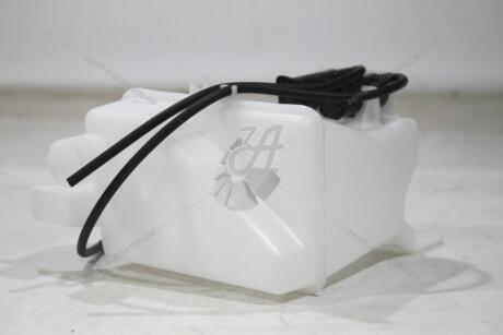 Бачок Авео Т200/Т255 (хетчбек) омивача в зборі (+2 насоса) GM 95991490