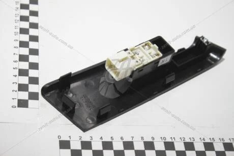 Блок кнопок стеклоподъемника Авео Т250 зад лев (1 кнопка) GM 96652196