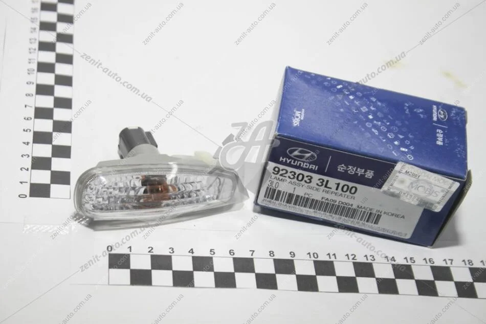 Повторитель поворота в крыло Elantra (HD) / Grandeur (El, TG) / I30 (JD) / Ceed (ED) Mobis Hyundai/Kia/Mobis 92303-3L100 (фото 1)