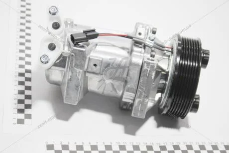 Компресор кондиціонера Renault Duster (15-)/Kaptur (16-) 2.0i Luzar LUZAR LCAC 0979