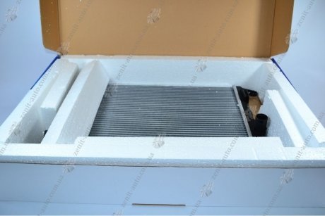 Радиатор охлаждения Logan 1.4,1.6 (08-) / Duster 1.6 (10-) МКПП (алюм-паяный) LUZAR LRc 0938 (фото 1)