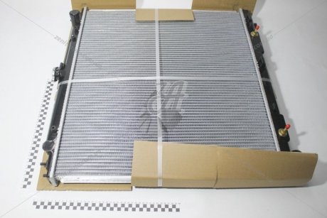 Радиатор охлаждения Nissan Pathfinder (05-) 4.0i AT LUZAR LRc 141BA