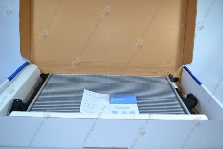 Радиатор охлаждения Logan МКПП (08-) 1,4/1,6 с конд (алюм) LUZAR LRc ReLo08139
