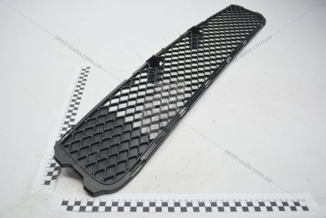 Решетка бампера пластикова MITSUBISHI 6400A827