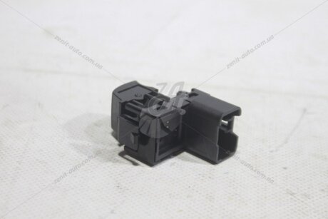 Кнопка склопідйомника перед прав двері Outlander III (2012) 2,4i CVT MITSUBISHI '8608A242