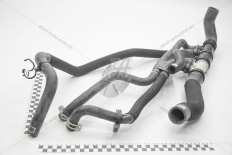 Патрубок системы охлаждения RENAULT 215033660R (фото 1)