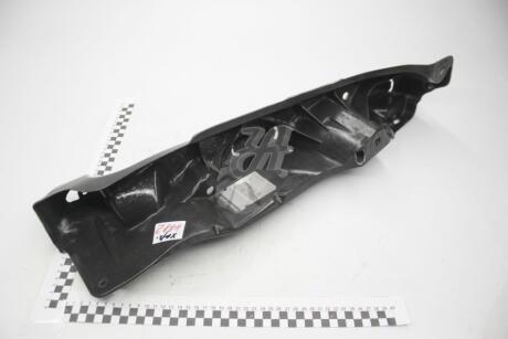 Кронштейн крыла пер. прав. Kangoo II RENAULT 631221176R