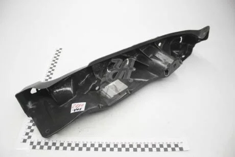 Кронштейн крила пер. прав. Renault Kangoo II Renault RENAULT 631221176R