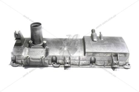 Крышка клапанов RENAULT 8200243595