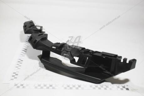 Кронштейн бампера перед лев RENAULT 8200412348