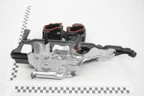 Крышка клапанов 2.0dci Trafic II, Koleos / Opel Vivaro A RENAULT 8200673395