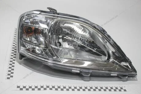Фара правая Renault Logan I (09-12) Renault RENAULT 8200744754