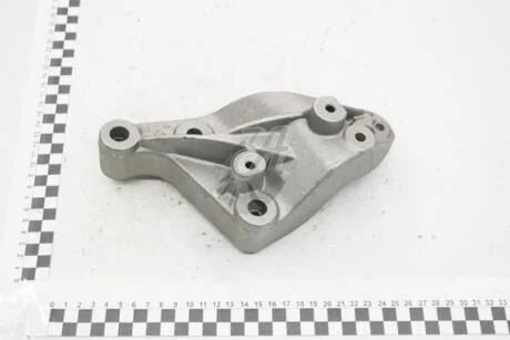 Кронштейн двигуна правий 2.0dci Trafic II, Vivaro A 2010-2014 Renault RENAULT 8200818975