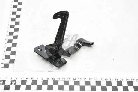 Замок капота (крюк) Rexton (12-) SSANGYONG 7110008002