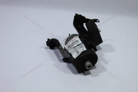 Опора ДВЗ передн Rav4 (17-) 2,0i CVT TOYOTA '1236124010