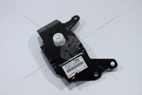 Опора АКПП нижня LC200 (17-) 4,5d TOYOTA '1237151070