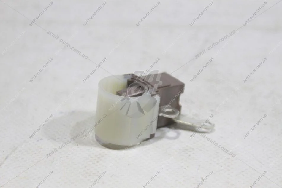 Корпус утримувача щіток генератора (27370-23120) TOYOTA '2737023120 (фото 1)