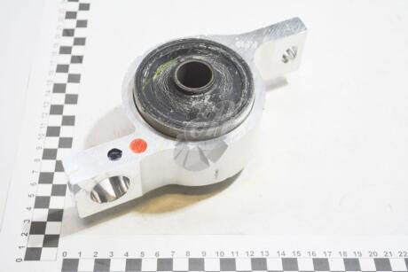 Сайлентблок важеля пер ниж прав зад (48075-30040) TOYOTA '4807530040