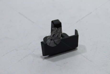 Фіксатор решітки радіатора LC200 (17-) 4,5d TOYOTA '5311760060