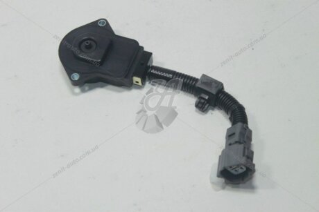 Датчик рівня кузова передній (89241-60010) TOYOTA '8924160010