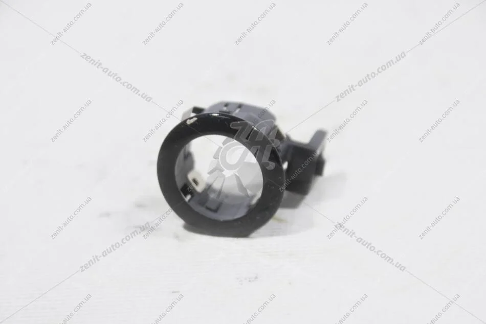 Гнездо датчика парктроника задн LC200 (89348-33040C0) TOYOTA 8934833040C0 (фото 1)