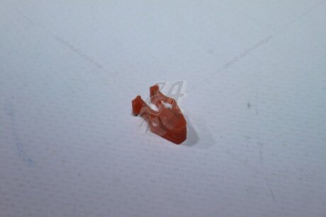 Кліпса обшивки (пластик) Rav4 (17-) 2,0i CVT TOYOTA '9046705171