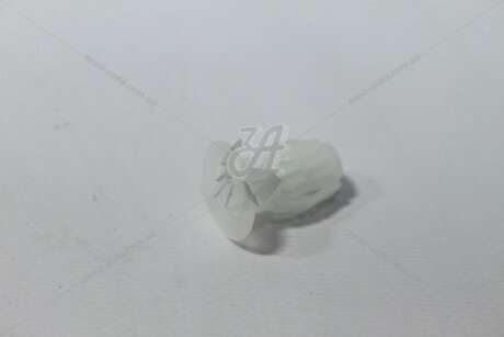 Кліпса обшивки (пластик) Rav4 (17-) 2,0i CVT TOYOTA '9046710217