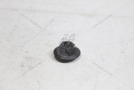 Гайка обшивки (пластик) Rav4 (17-) 2,0i CVT TOYOTA '9046714053
