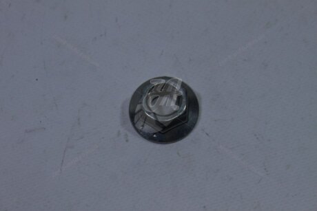Гайка передн амортизатора LC200 (17-) 4,5d TOYOTA '9415121601