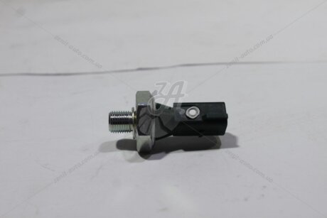 Датчик тиску оливи ДВЗ 0,3-0,6 Бар VW Jetta III IV 1,4TSI CAXA VAG '03C919081