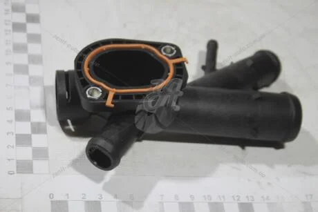 Фланець ОР з прокладкою VW Jetta 1.6D (09-), Passat (11-15), Caddy/Audi/Skoda Fabia, Octavia, Superb (08-15) VAG 03L121132AA