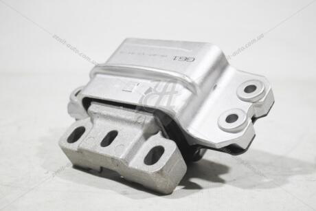 Опора КПП левая VW Passat (13-21), Jetta (11-18) VAG 1K0199555CD