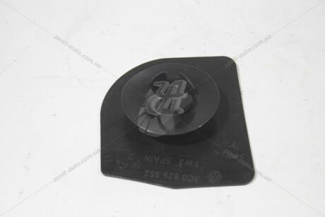 Заглушка захисту днища права Passat (-15) VAG 3C0825962