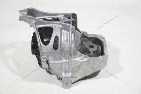 Опора ДВС правая VW Touareg 3.0TFSI (18-), Audi A6 A7 Q7 3.0TFSI (19-) VAG 4M0199372FE