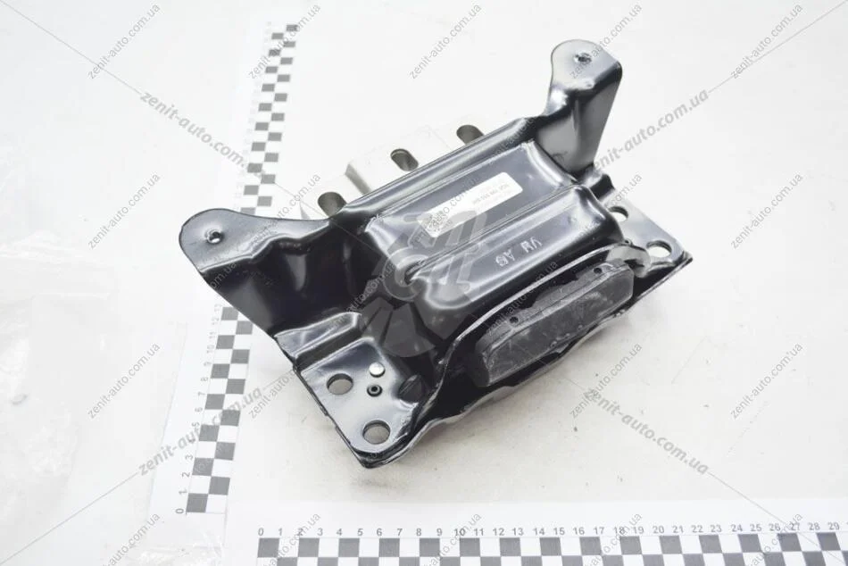 Опора КПП VW Golf 1,6, Passat 1.8 /Skoda Superb (15-), Karoq (18-), Octavia (13-17)/Seat Ateca, Leon 1.8 (13-) VAG 5Q0199555BH (фото 1)