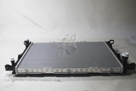 Радиатор ОЖ Audi A4, A5, A6, A7, Q5 (10-18) VAG 8K0121251H