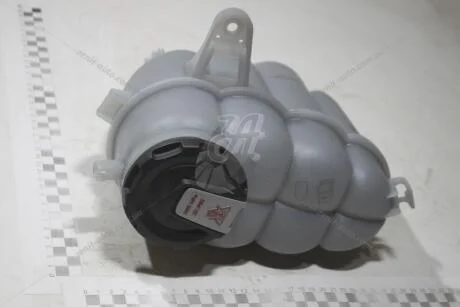 Бачок расширительный ОЖ Audi A4, A5 (16-) VAG 8W0121405L