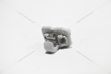 Крючок солнцезащитного козырька (серебр) Audi Q5 (12-17), Q3 (19-) VAG '8W0857562AEP5