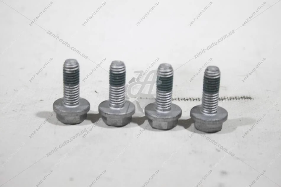 Колодки тормозные перед (компл) VW Passat (15-), Golf (13-), Caddy, Touran (16)/Skoda Octavia (13-17)/Seat Leon(17-) VAG JZW698151AN (фото 1)