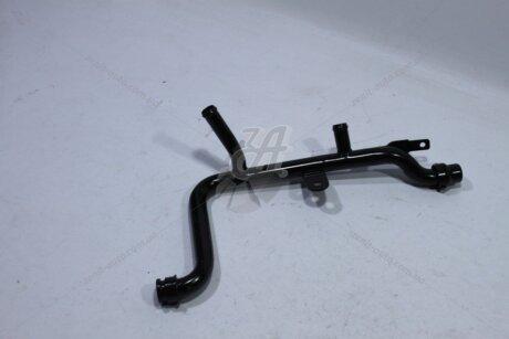 Патрубок охолодження метал. Audi A4/Skoda Superb/VW Passat B5 1.6 (94-06) VIKA Premium '11211833235