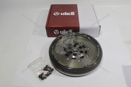 Маховик двомасовий (6 отв, 132 зуб) Skoda Oct (04-) VW Caddy (04-), T5 (03-) 1.6TDi/2.0T Vika '11055020601