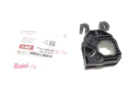 Кронштейн радиатора верхний Skoda Octavia (13-)/VW Golf (13-)/Audi A1 (15-),A3 (13-)/Seat Leon (13-) VIKA Vika 51211337101
